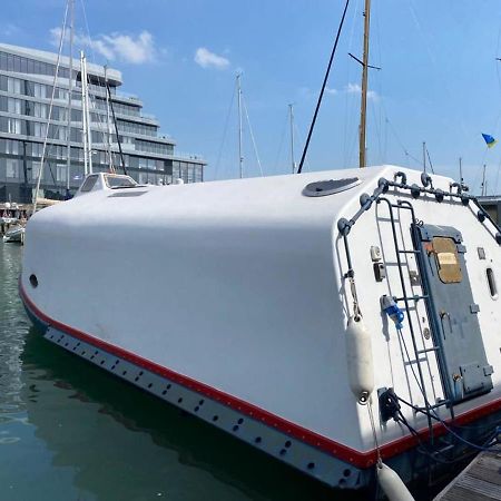 5 Star Ocean Village Marina Reconditioned Rnli Rig Life Boat Southampton Exteriér fotografie