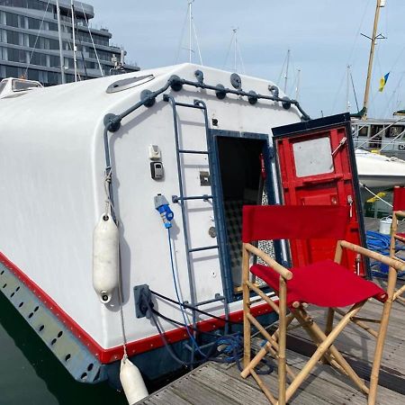 5 Star Ocean Village Marina Reconditioned Rnli Rig Life Boat Southampton Exteriér fotografie